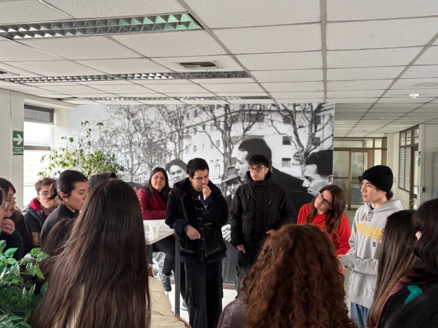 Charla-objeto-3-Matías-Maripan-alumno-de-diseño-gráfico